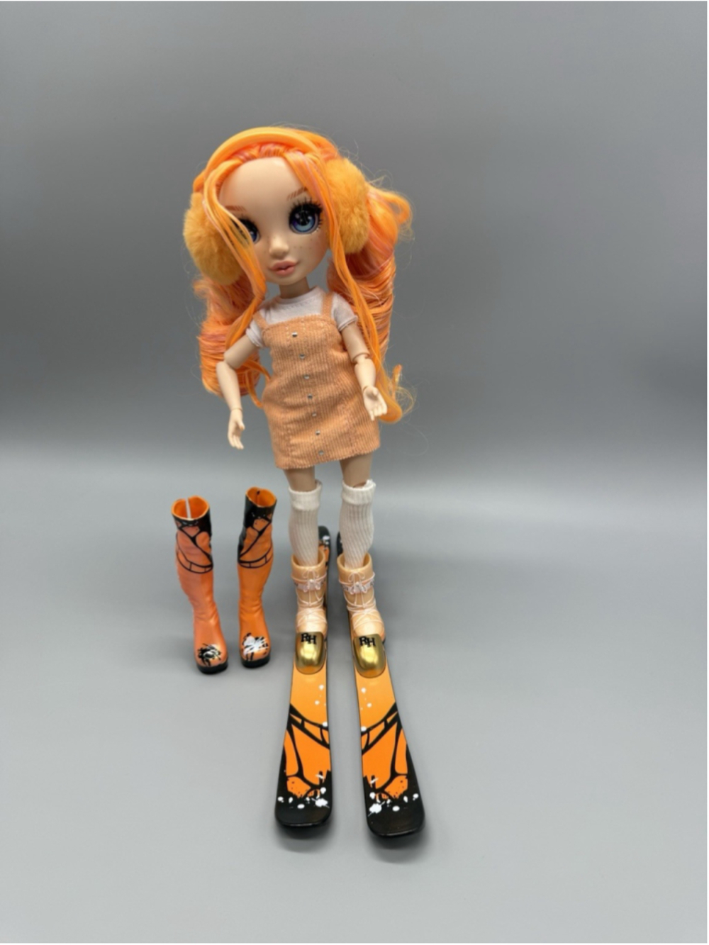 Rainbow High Winter Break Poppy Rowan Orange Fashion Doll Skis Accessories Used
